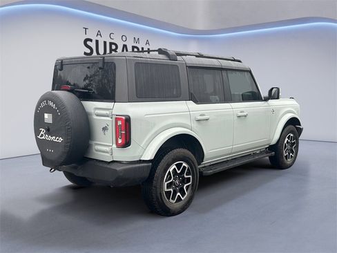 Used 2023 Ford Bronco Outer Banks image 5