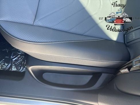 New 2025 Volkswagen Tiguan SE image 20
