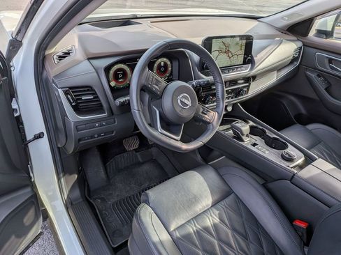 Used 2023 Nissan Rogue Platinum w/ Platinum Premium Package image 9