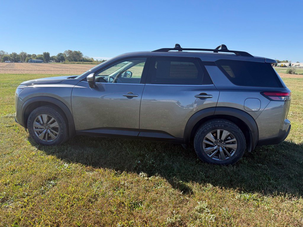 Certified 2025 Nissan Pathfinder SV w/ SV Premium Package FWD image 8
