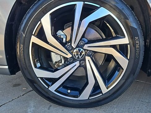 Used 2025 Volkswagen Jetta SEL image 9