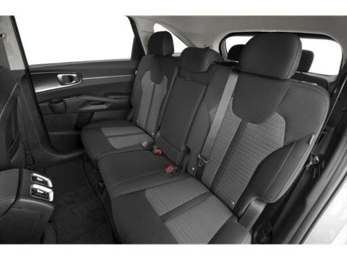 Used 2025 Kia Sorento LX image 16