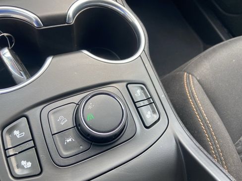 Used 2020 GMC Terrain SLE w/ Driver Convenience Package image 15