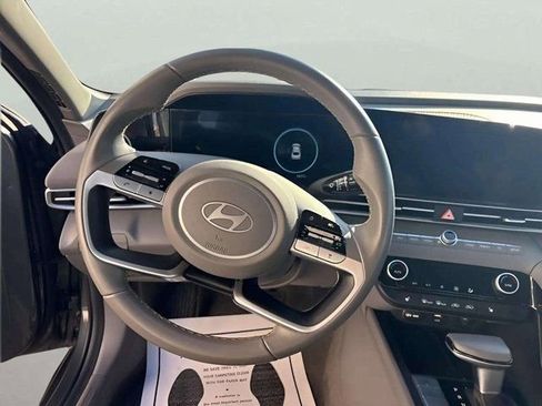 Used 2025 Hyundai Elantra SEL image 7