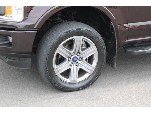 Used 2018 Ford F150 XLT w/ Equipment Group 302A Luxury AWD/4WD image 6