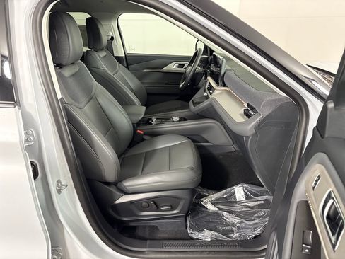 New 2026 Ford Explorer Active w/ Active Comfort Package RWD image 5