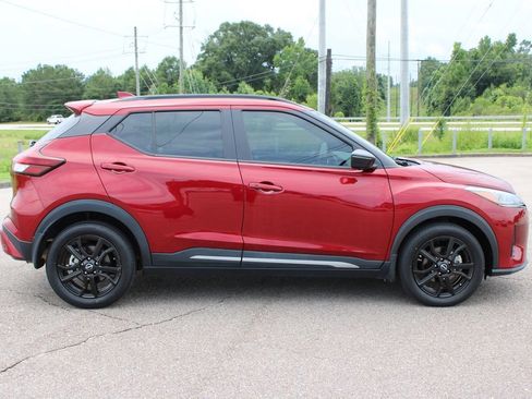 Used 2023 Nissan Kicks SR w/ SR Premium Package FWD image 15