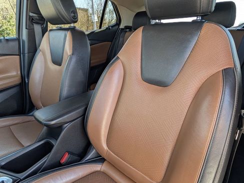 Used 2021 Buick Encore GX Essence w/ Experience Buick Package image 23