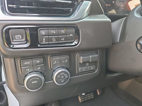 New 2026 GMC Yukon Denali w/ Advanced Technology Package AWD/4WD image 18