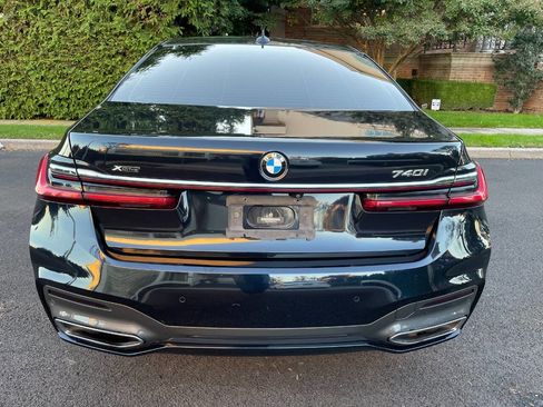 Used 2020 BMW 740i xDrive w/ M Sport Package image 10