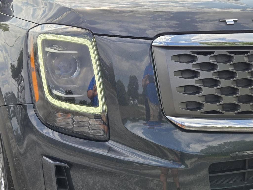 Used 2021 Kia Telluride LX AWD/4WD image 3