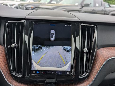 Used 2023 Volvo XC60 B5 Plus AWD/4WD image 26