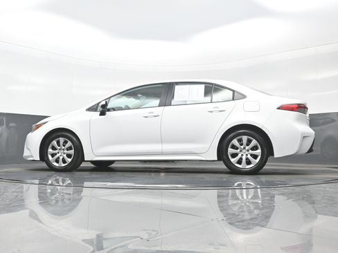 Used 2025 Toyota Corolla LE FWD image 28