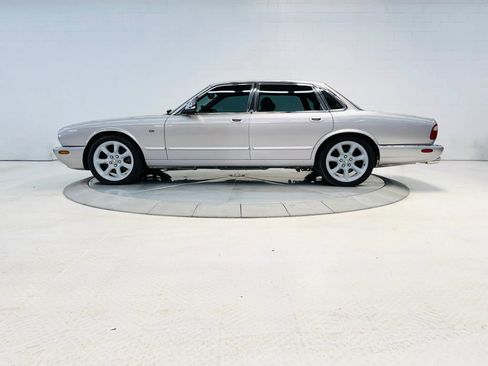 Used 2000 Jaguar XJ8 RWD image 20