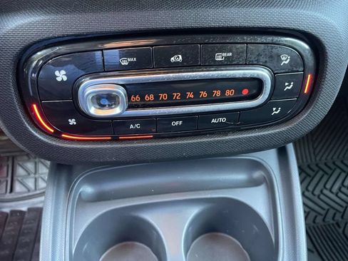 Used 2016 smart fortwo Prime RWD image 29