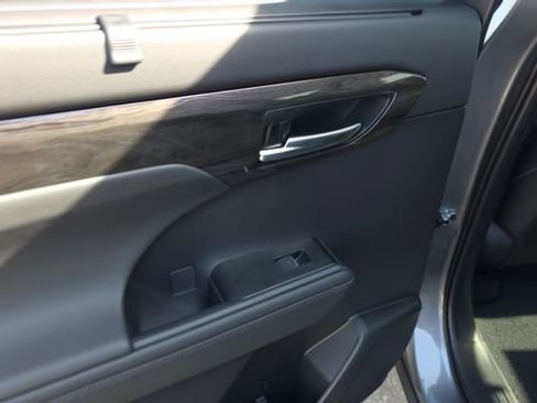 New 2026 Toyota Highlander Platinum AWD/4WD image 17