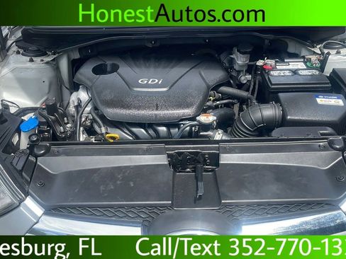 Used 2016 Hyundai Veloster FWD image 27