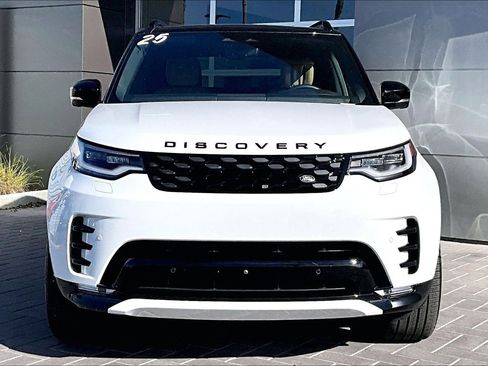 Used 2025 Land Rover Discovery Dynamic SE image 2