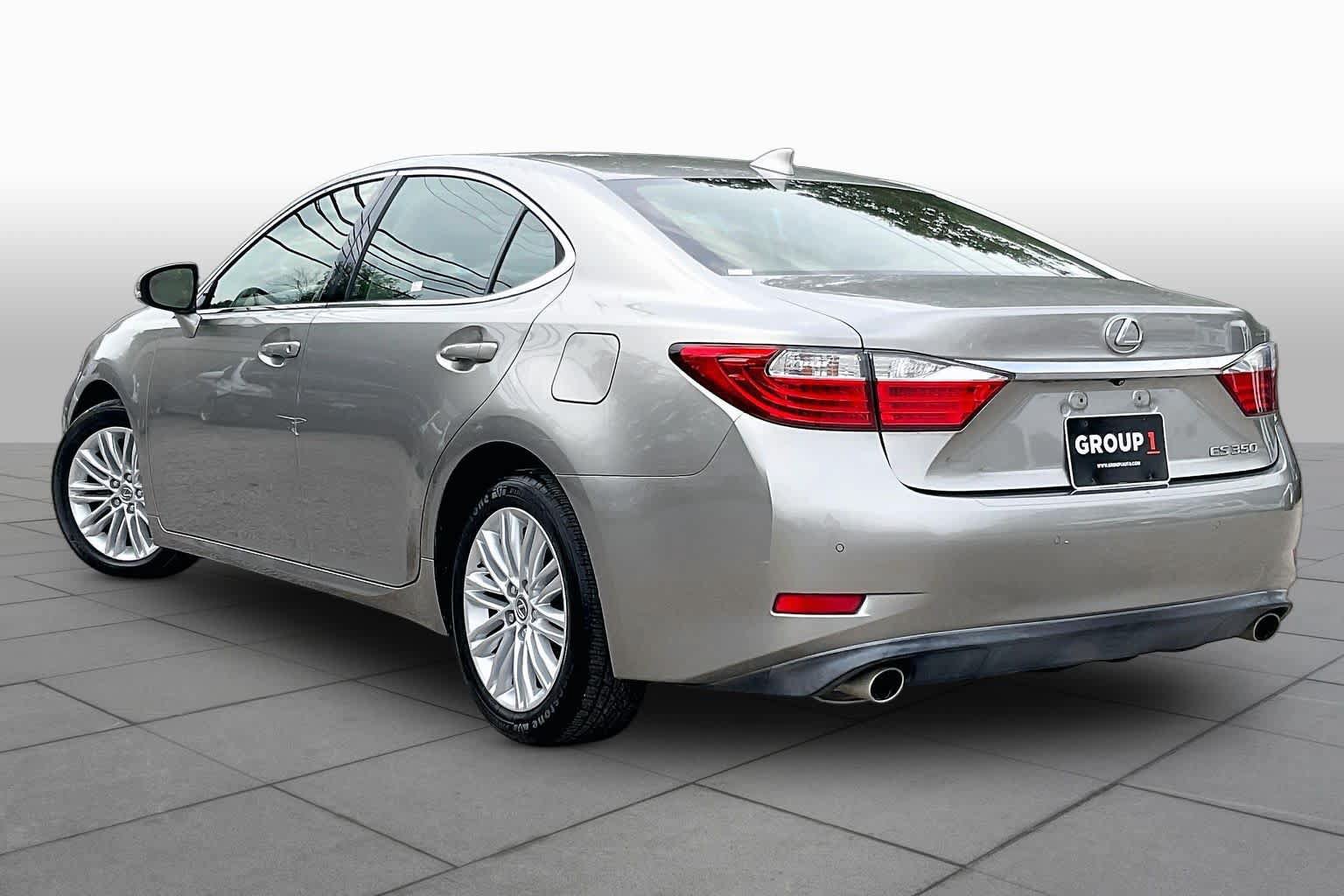 Used 2015 Lexus ES 350 w/ Luxury Package FWD image 12