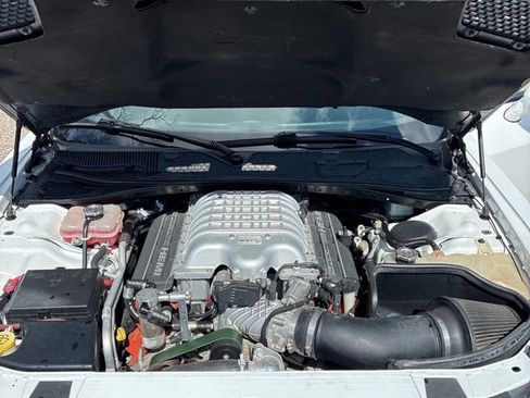 Used 2016 Dodge Challenger SRT Hellcat RWD image 14