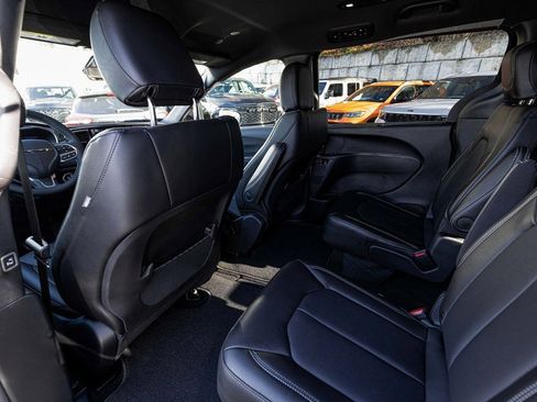 New 2026 Chrysler Voyager LX image 25