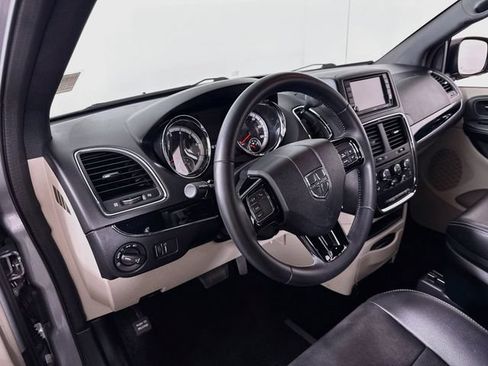Used 2017 Dodge Grand Caravan SXT FWD image 7