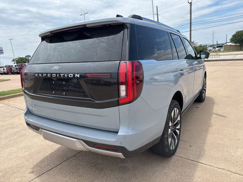 Used 2025 Ford Expedition Platinum w/ Driver's Package AWD/4WD image 7