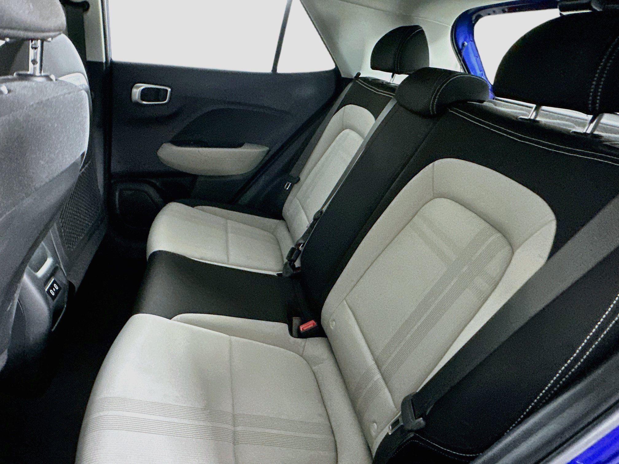 Used 2025 Hyundai Venue SEL FWD image 27