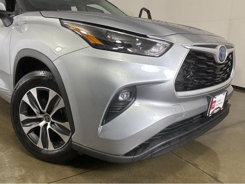 Used 2023 Toyota Highlander XLE image 10