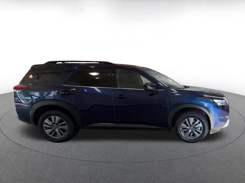 Used 2025 Nissan Pathfinder SV FWD image 16