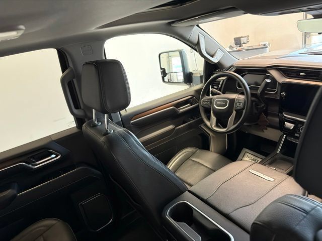 Used 2025 GMC Sierra 3500 Denali w/ Denali Reserve Package AWD/4WD image 30