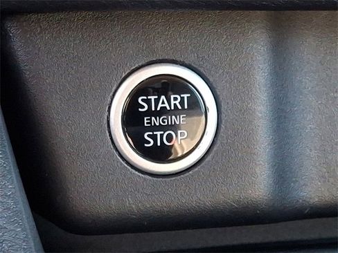 Used 2022 Nissan Rogue SV image 22