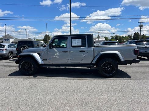Used 2021 Jeep Gladiator Sport AWD/4WD image 2