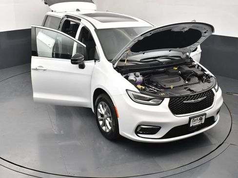 New 2026 Chrysler Pacifica Select AWD/4WD image 25