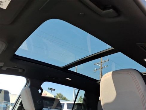 New 2026 Chevrolet Traverse LT w/ Sun and Wheel Package image 13