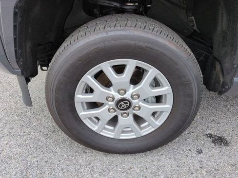 Used 2024 Toyota Tacoma SR5 AWD/4WD image 10