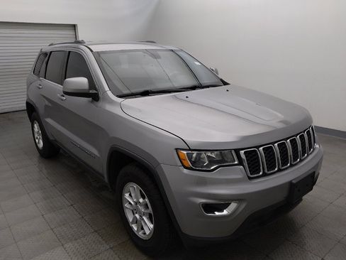 Used 2018 Jeep Grand Cherokee Laredo AWD/4WD image 13