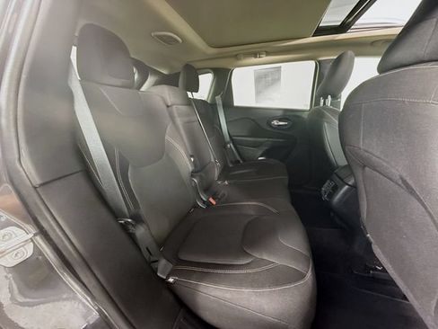 Used 2016 Jeep Cherokee Latitude w/ Comfort/Convenience Group FWD image 25