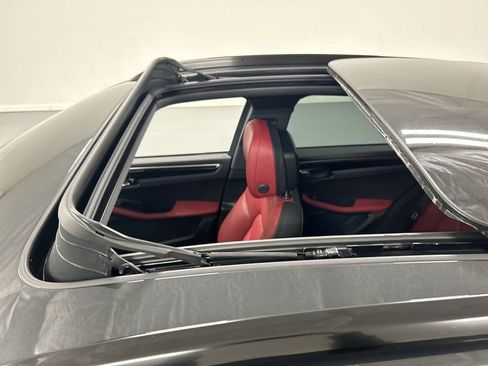 Certified 2025 Porsche Macan AWD/4WD image 21