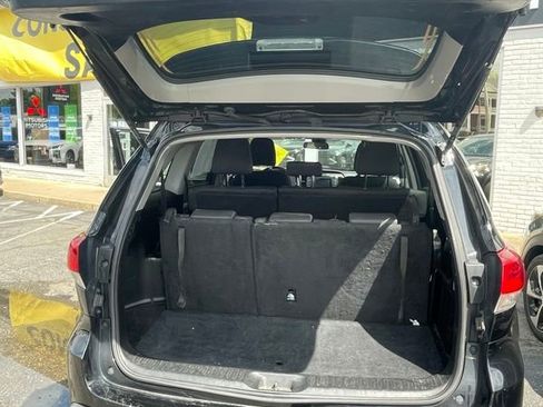 Used 2019 Toyota Highlander LE AWD/4WD image 11