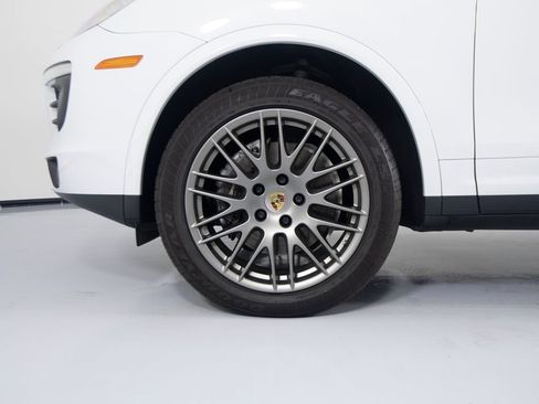 Certified 2017 Porsche Cayenne AWD/4WD image 15