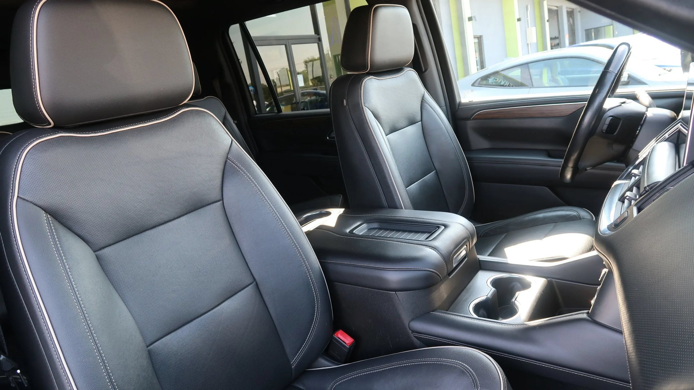 Used 2021 Chevrolet Suburban Premier w/ Premium Package RWD image 27