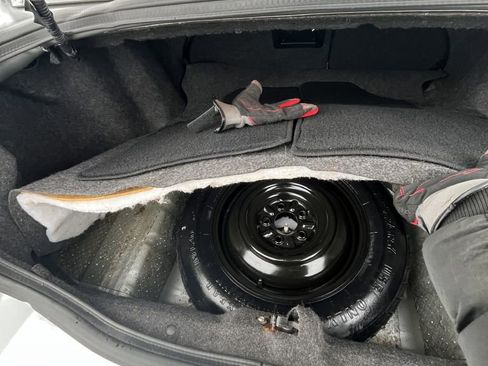 Used 2013 Dodge Avenger SE image 14