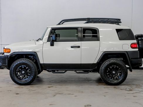 Used 2012 Toyota FJ Cruiser 4WD image 10