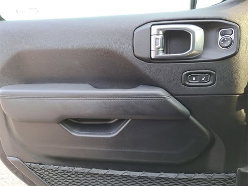 Used 2021 Jeep Wrangler Unlimited Sahara image 25