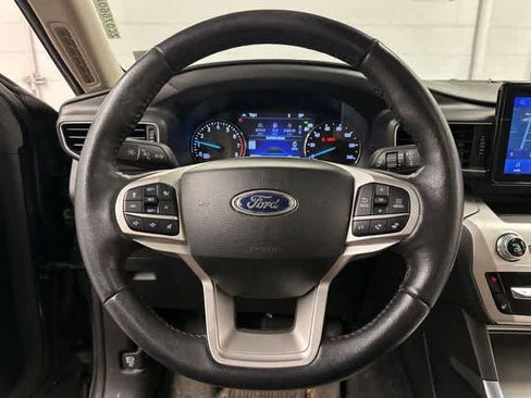Used 2022 Ford Explorer XLT w/ Equipment Group 202A AWD/4WD image 8