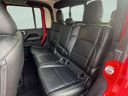 Used 2020 Jeep Gladiator Overland AWD/4WD image 10