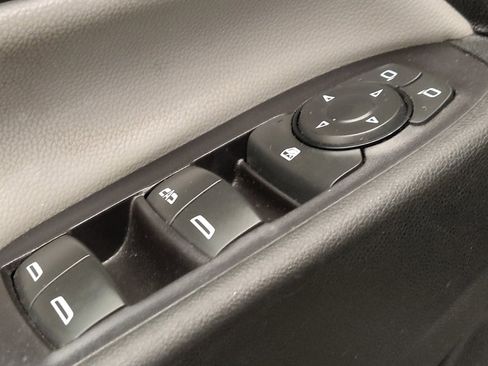 Used 2018 Chevrolet Equinox LS FWD image 27