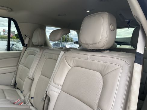 Used 2019 Lincoln Navigator Select w/ Cargo Package RWD image 23