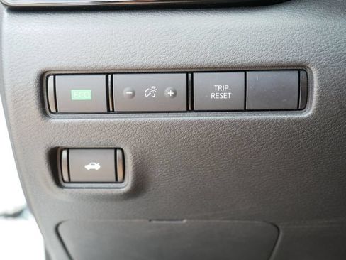 Used 2024 Nissan Sentra SV FWD image 24